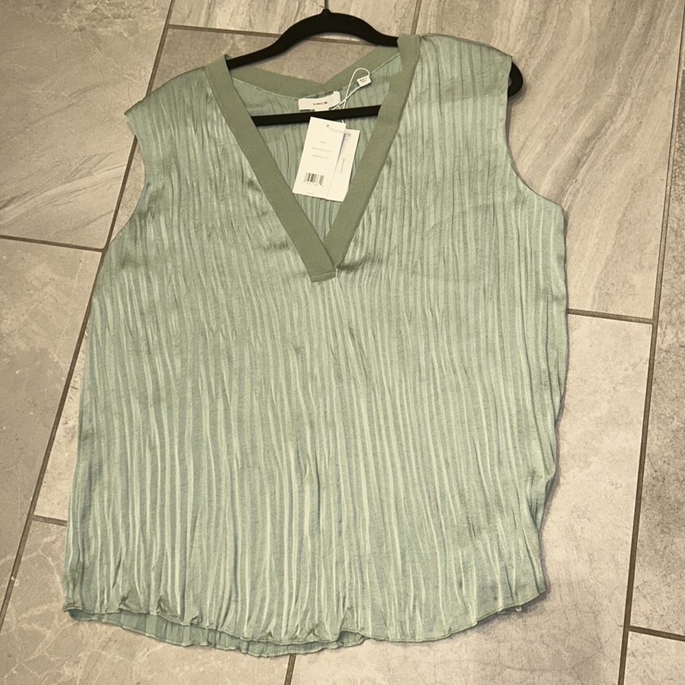 NWT $295 Vince Sleeveless Double V - neck blouse Top crushed Green large - Picture 2 of 12